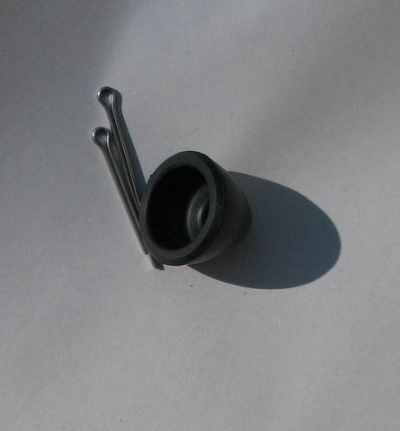 303365 OMC 5.5 / 7.5hp prop cap from 1954