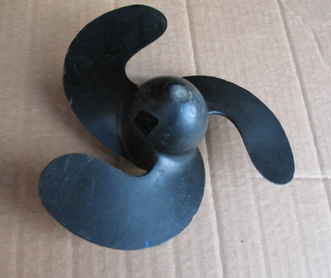 125990 OMC propeller 7 1/2 x 4 plastic used as shown 2hp