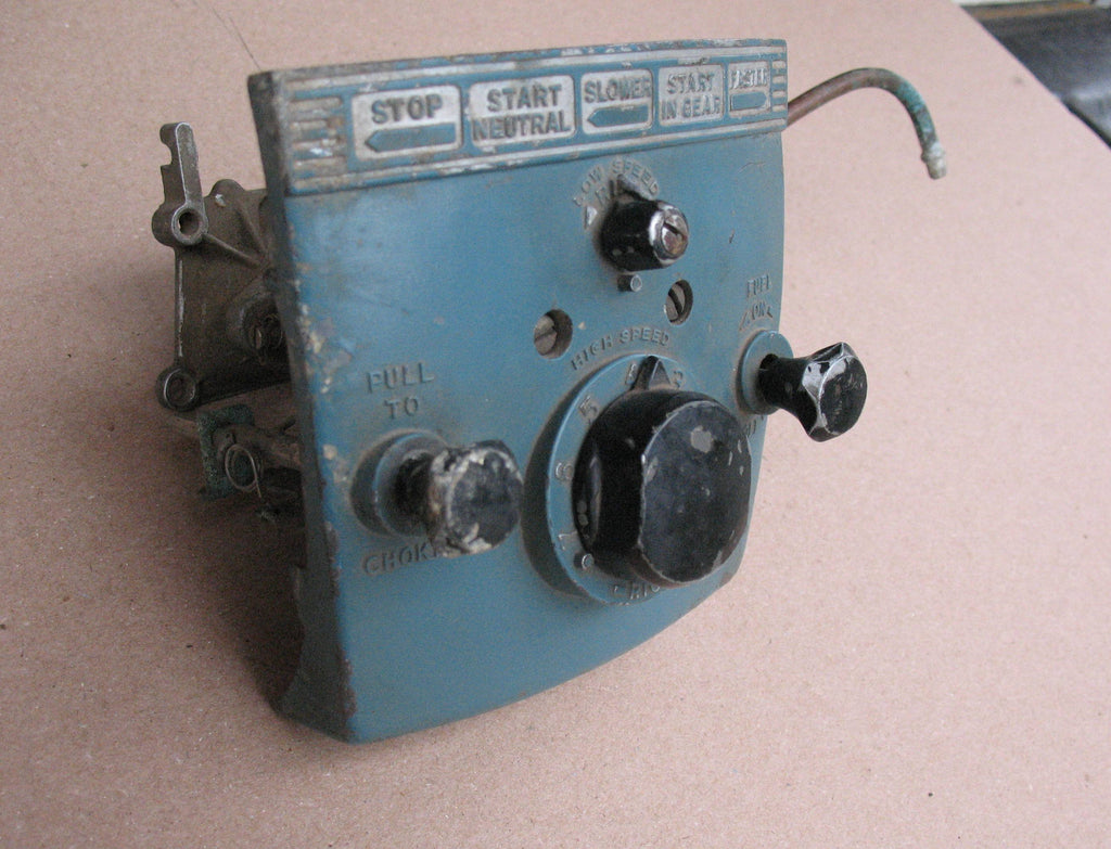 Evinrude 1951-53 Fleetwin carburetor face plate and knobs as is